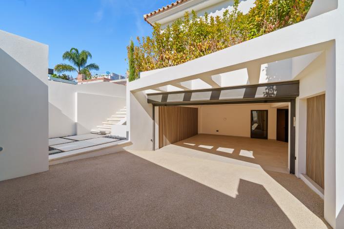 Image No.36-5 Bed Villa for sale