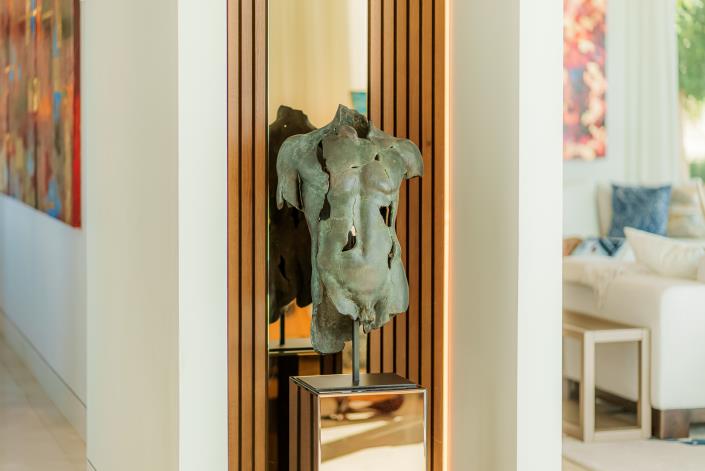 Image No.4-8 Bed Villa for sale