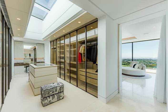 Image No.25-8 Bed Villa for sale