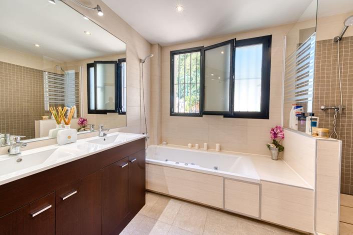 Image No.17-3 Bed Apartment for sale