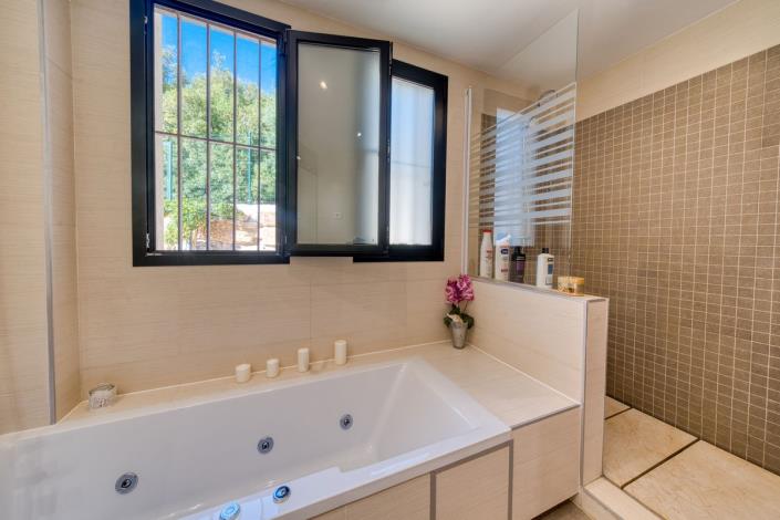 Image No.18-3 Bed Apartment for sale