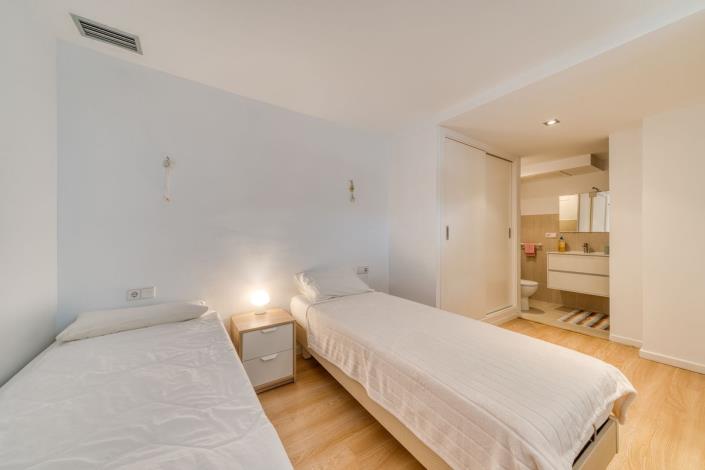 Image No.8-2 Bed Apartment for sale