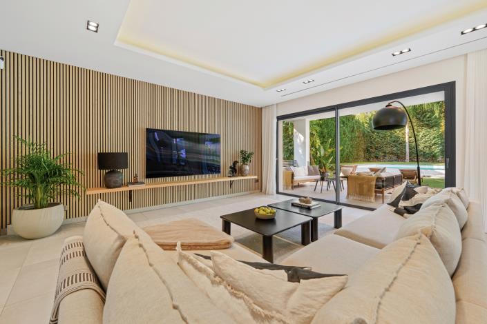 Image No.2-Villa de 5 chambres à vendre à Nueva Andalucia