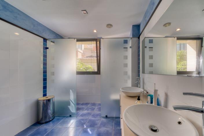 Image No.11-6 Bed Apartment for sale