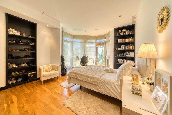 Image No.13-6 Bed Apartment for sale