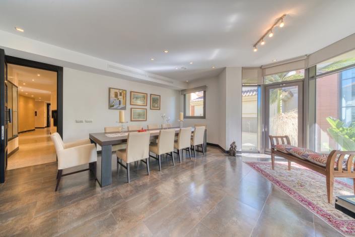 Image No.15-6 Bed Apartment for sale