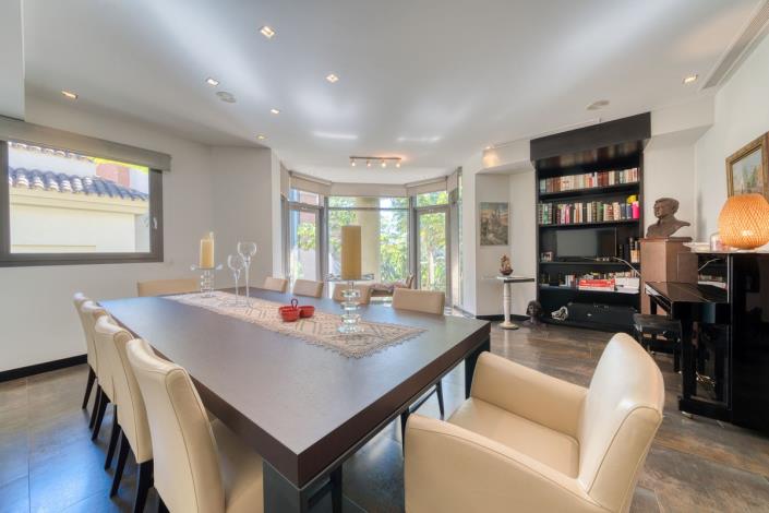 Image No.16-6 Bed Apartment for sale