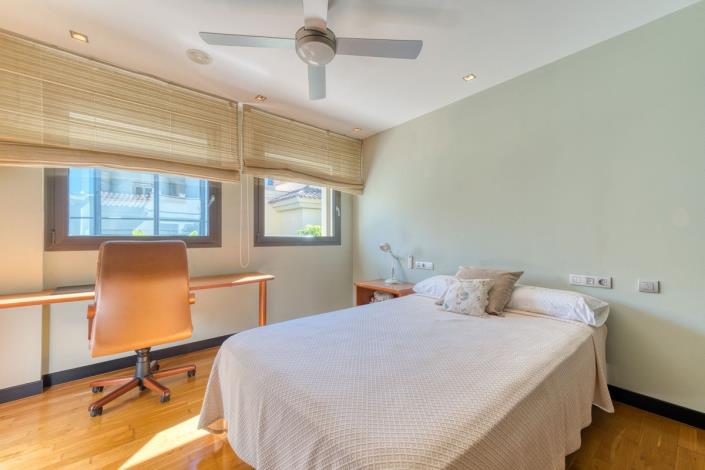 Image No.17-6 Bed Apartment for sale