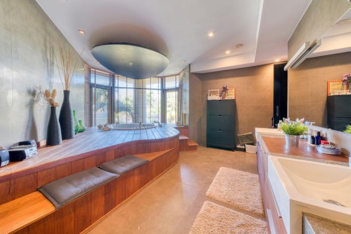 Image No.32-6 Bed Apartment for sale