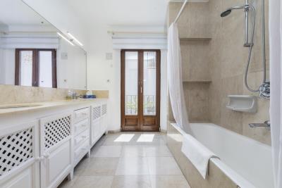 365bb937-fd6e-422a-9b36-2a3df1614b44