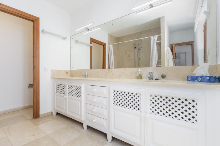 Image No.20-3 Bed Townhouse for sale