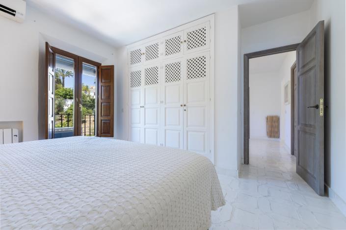 Image No.31-3 Bed Townhouse for sale