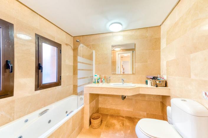 Image No.21-3 Bed Apartment for sale