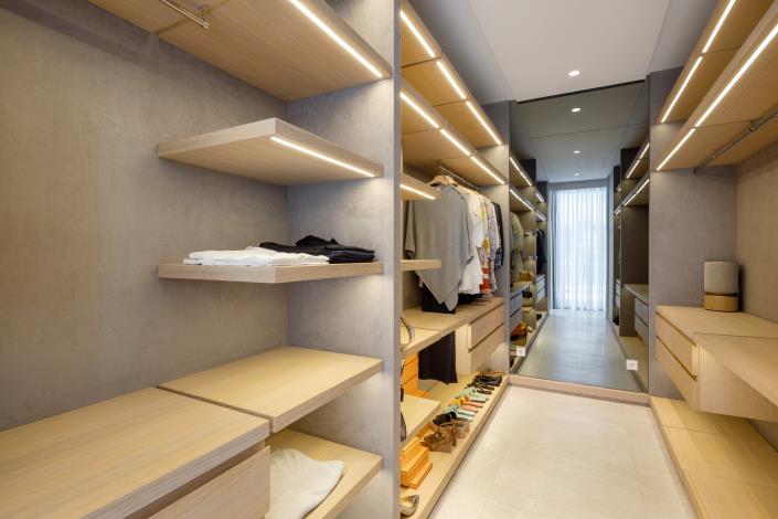 Image No.32-8 Bed Villa for sale