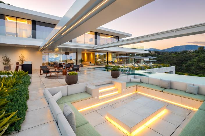 Image No.38-8 Bed Villa for sale