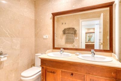 11-20939a0134ad724a8cb2a801094d15a4