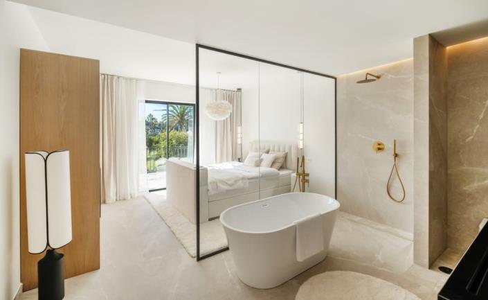 Image No.10-4 Bed Townhouse for sale