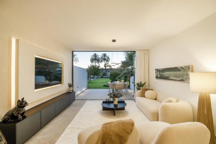 Image No.22-4 Bed Townhouse for sale