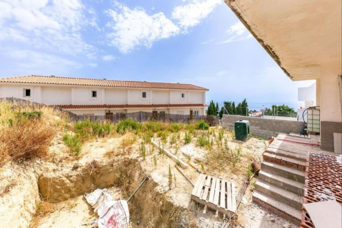 Image No.4-2 Bed Semi-Detached for sale