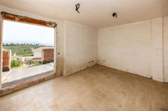 Image No.11-2 Bed Semi-Detached for sale