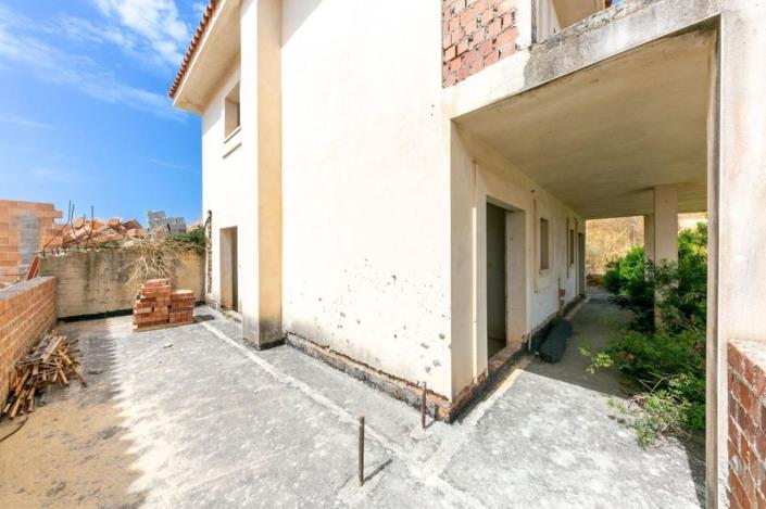 Image No.10-2 Bed Semi-Detached for sale