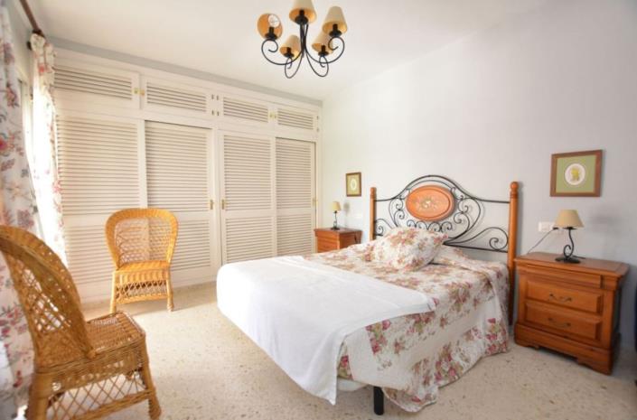 Image No.4-7 Bed Villa for sale