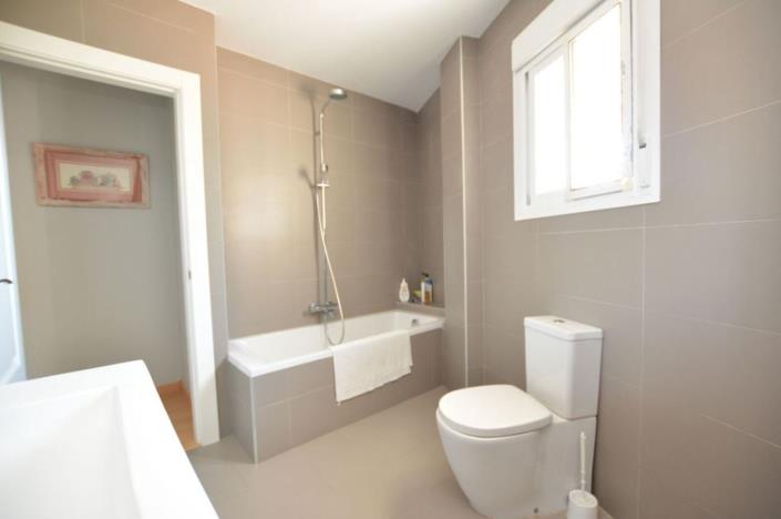 Image No.20-7 Bed Villa for sale