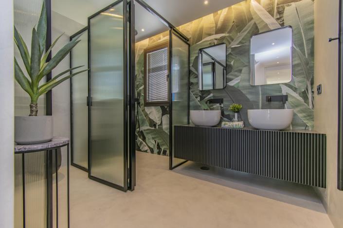 Image No.13-4 Bed Townhouse for sale