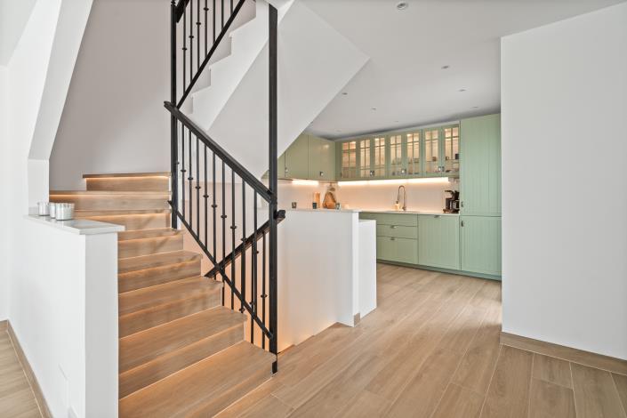 Image No.13-4 Bed Townhouse for sale