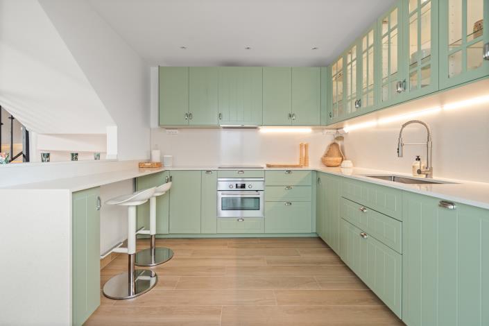 Image No.14-4 Bed Townhouse for sale