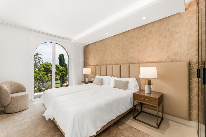 Image No.20-4 Bed Townhouse for sale