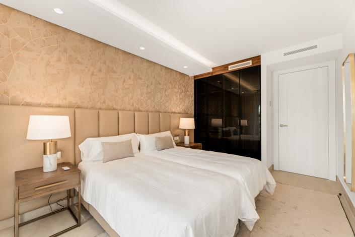 Image No.21-4 Bed Townhouse for sale