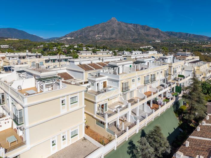 Image No.35-Jumelé de 4 chambres à vendre à Nueva Andalucia