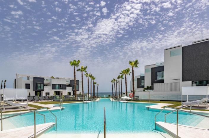 Image No.15-3 Bed Townhouse for sale