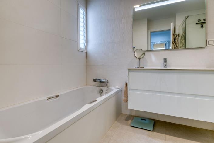 Image No.23-3 Bed Apartment for sale