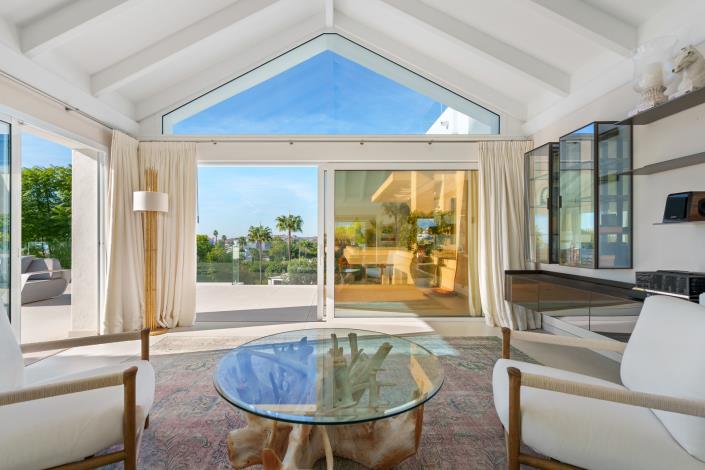 Image No.10-9 Bed Villa for sale