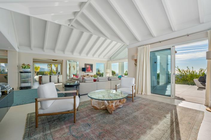 Image No.11-9 Bed Villa for sale