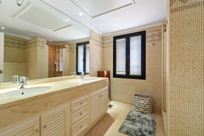 Image No.22-9 Bed Villa for sale