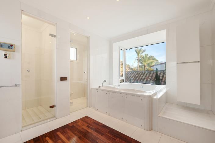 Image No.46-9 Bed Villa for sale