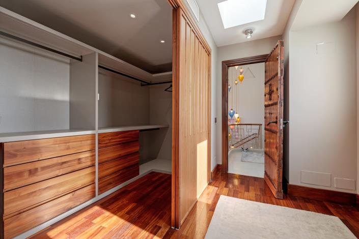 Image No.48-9 Bed Villa for sale