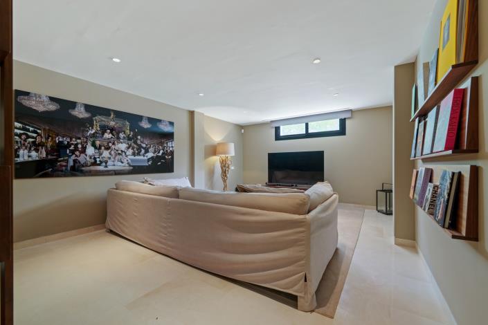 Image No.28-5 Bed Villa for sale