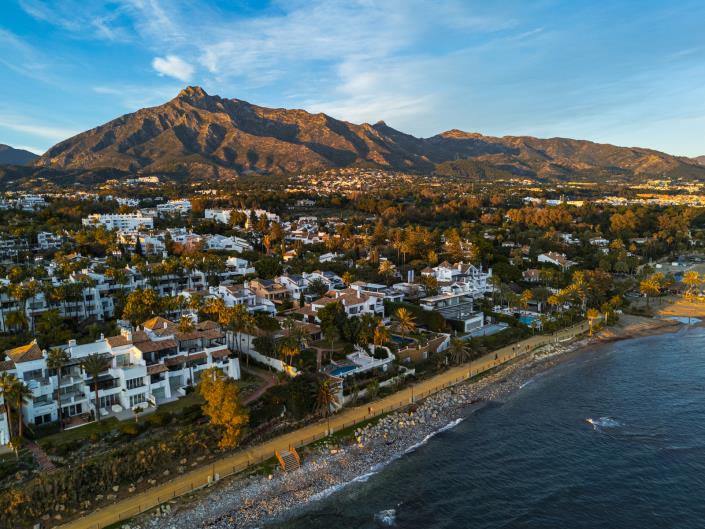 Image No.8-4 Bed Semi-Detached for sale