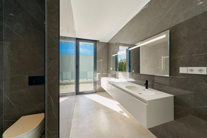 Image No.21-5 Bed Villa for sale