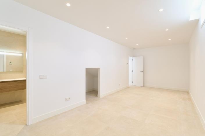 Image No.29-5 Bed Villa for sale