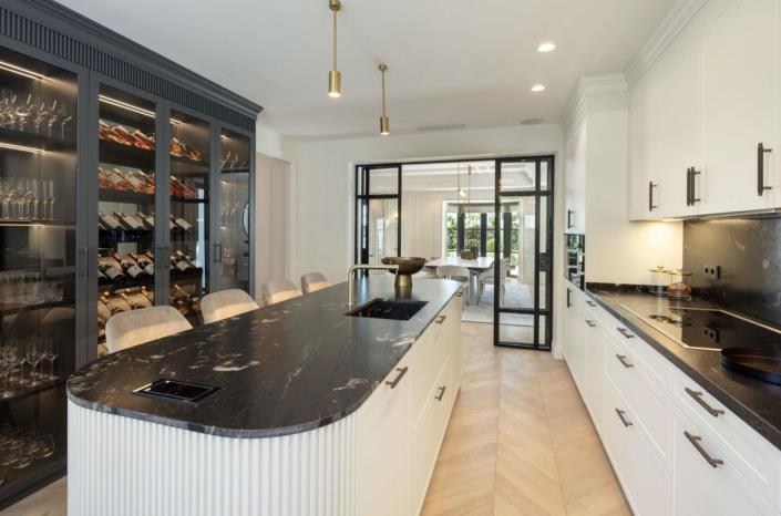 Image No.10-6 Bed Villa for sale