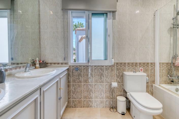 Image No.29-4 Bed Villa for sale