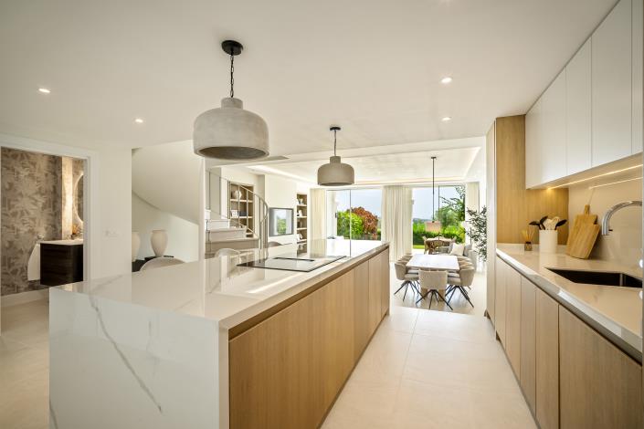 Image No.10-4 Bed Townhouse for sale