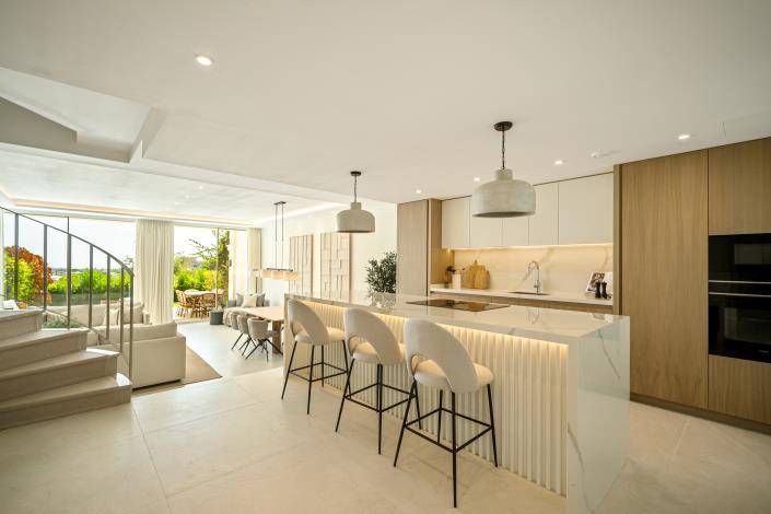 Image No.11-4 Bed Townhouse for sale