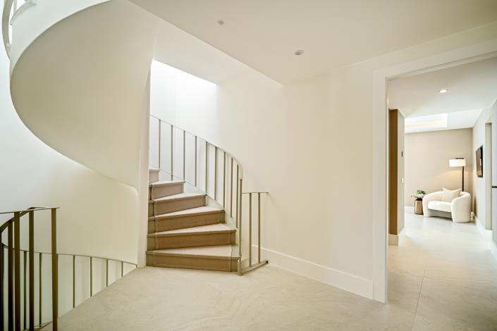 Image No.17-4 Bed Townhouse for sale