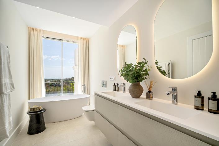 Image No.24-4 Bed Townhouse for sale